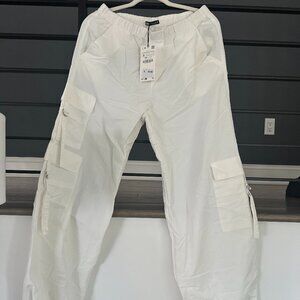 Brand New never worn white Zara Cargo Pant size small